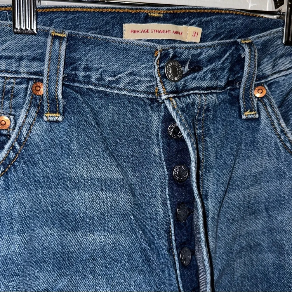 Levi's Ribcage Straight Ankle Jeans - Picture 5 of 6